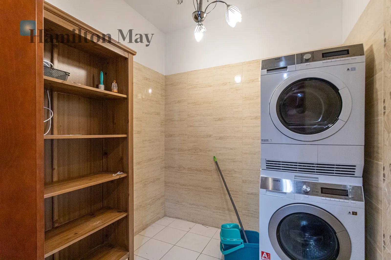 City: Warszawa Street: Pokorna Region: Śródmieście Subregion: Nowe Miasto Distance to centre: 3.02 km Level: 16 Price: 11000 PLN - slider