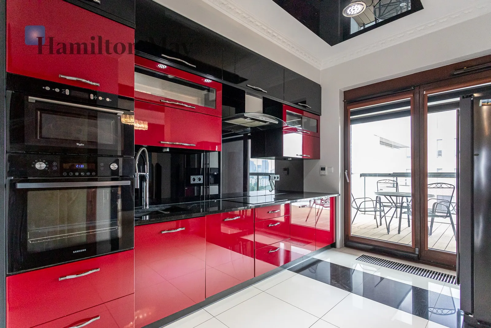 City: Warszawa Street: Pokorna Region: Śródmieście Subregion: Nowe Miasto Distance to centre: 3.02 km Level: 16 Price: 11000 PLN Bedrooms: 3 Bathrooms: 2 Size: 132m2 - slider