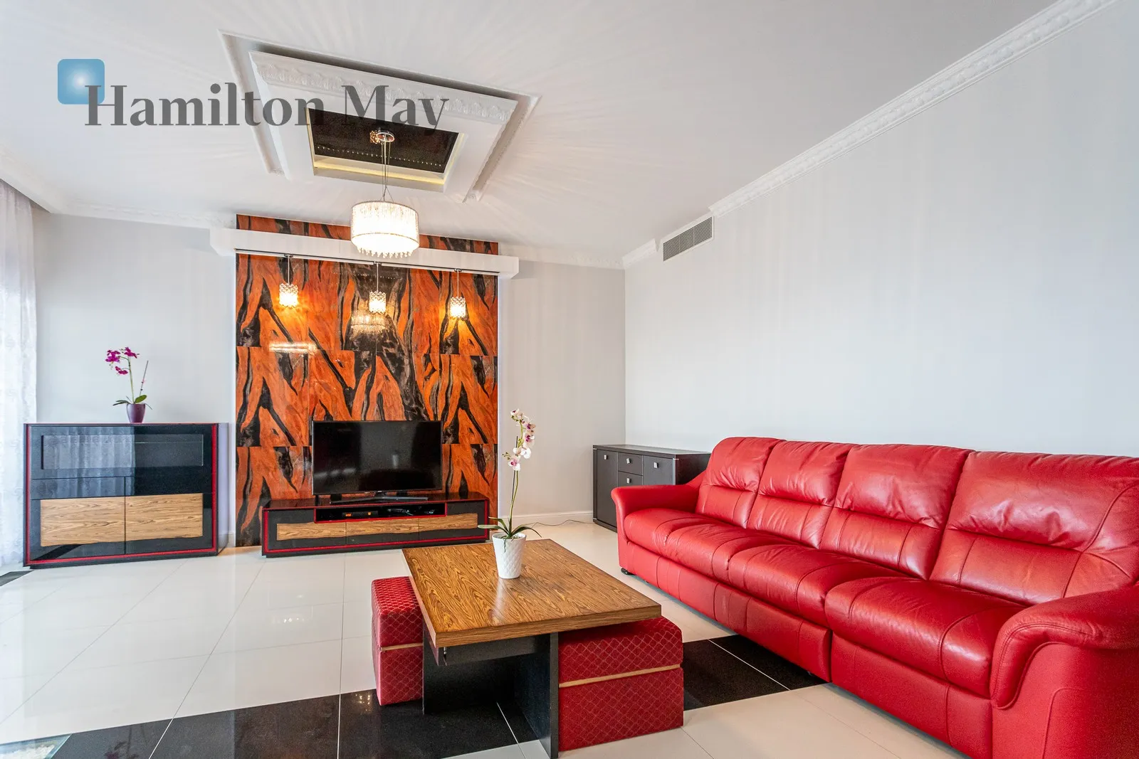 Street: Pokorna Region: Śródmieście Subregion: Nowe Miasto Distance to centre: 3.02 km Level: 16 Price: 11000 PLN Bedrooms: 3 Bathrooms: 2 Size: 132m2 Price/m2: 83 PLN - slider