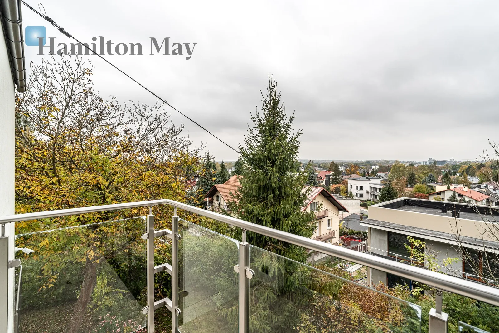 Street: Erazma i Stanisława Fabijańskich Region: Zwierzyniec Distance to centre: 3.33 km Price: 11000 PLN Bedrooms: 4 Bathrooms: 3 Plot size: 600m2 Price/m2: 69 PLN - slider