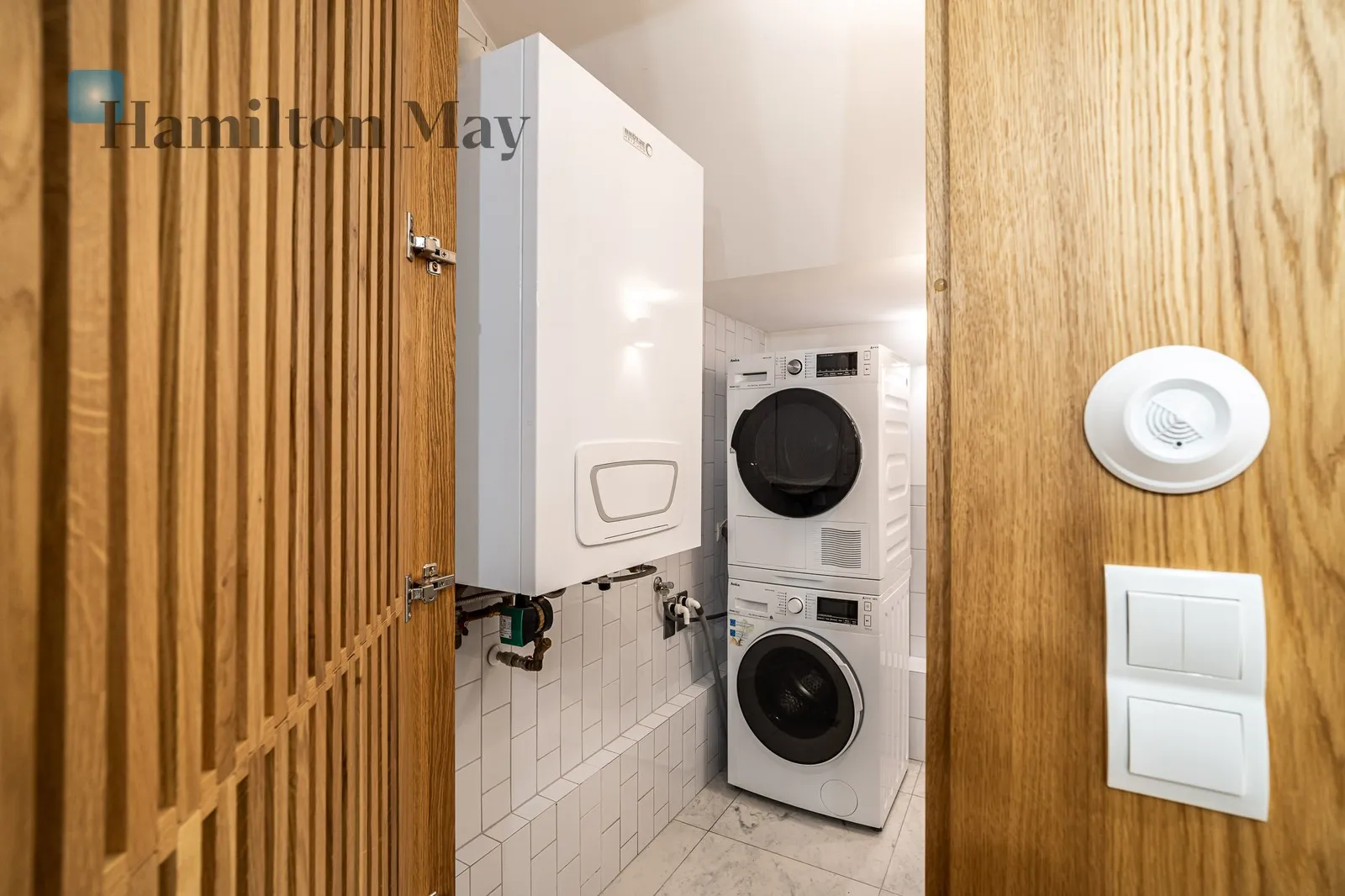 Bedrooms: 4 Bathrooms: 3 Plot size: 600m2 Price/m2: 69 PLN - slider