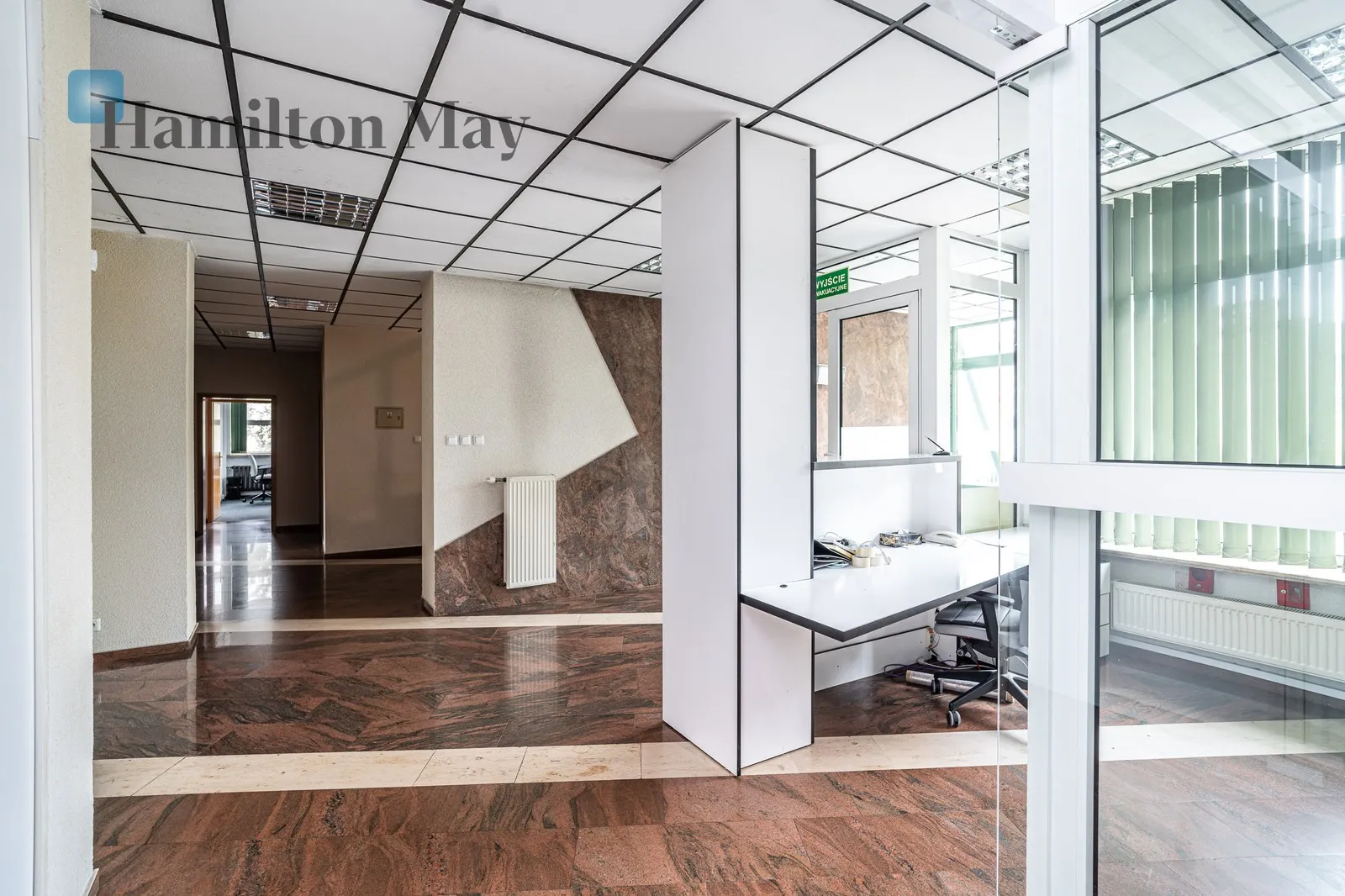 A representative, detached office building with private parking for 18 cars/Officer's Estate - slider