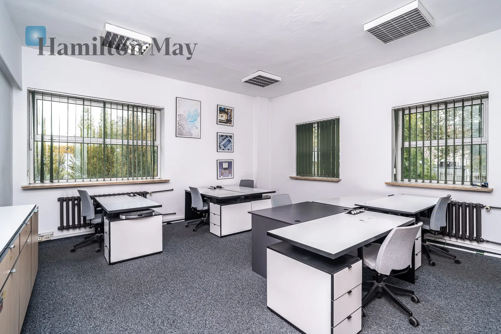A representative, detached office building with private parking for 18 cars/Officer's Estate - slider