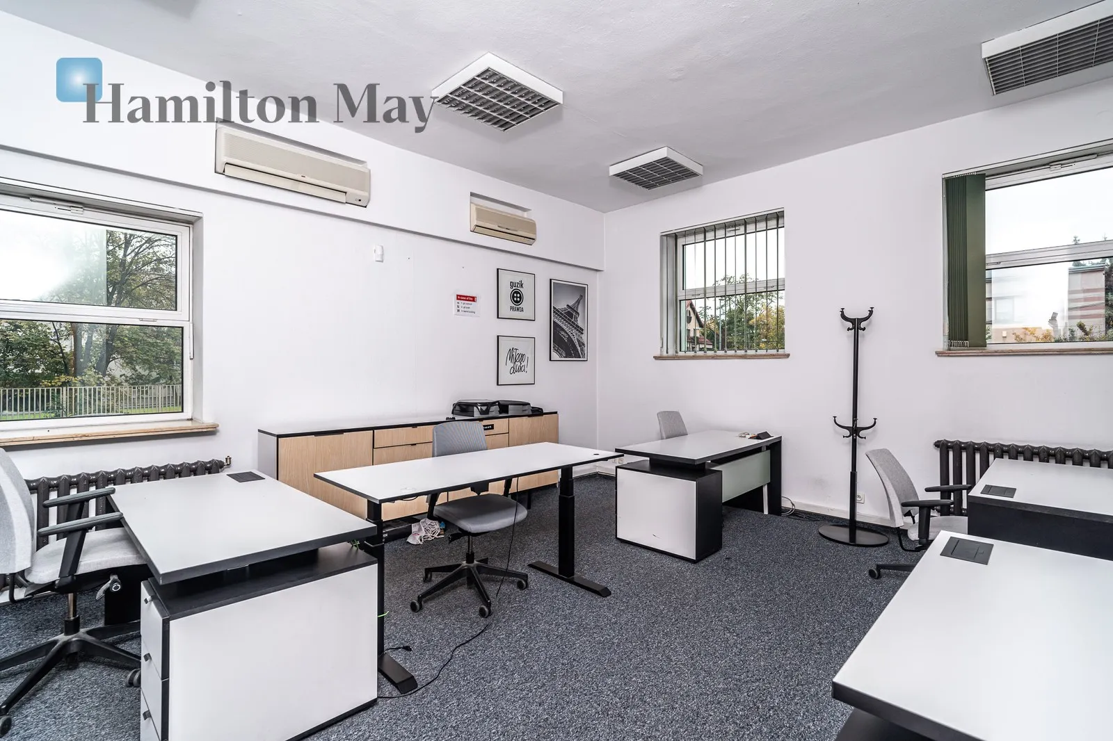 A representative, detached office building with private parking for 18 cars/Officer's Estate - slider