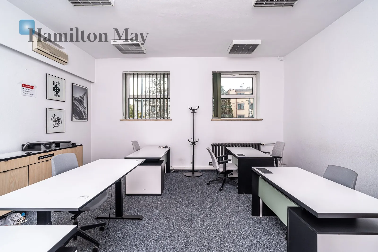 A representative, detached office building with private parking for 18 cars/Officer's Estate - slider