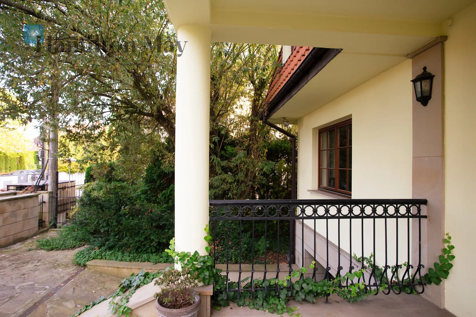 A spacious detached house in the immediate vicinity of Decjusza Park in Wola Justowska - slider