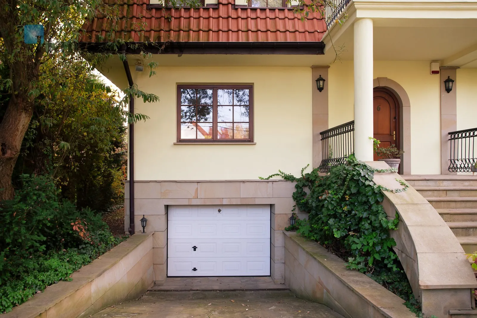 A spacious detached house in the immediate vicinity of Decjusza Park in Wola Justowska - slider