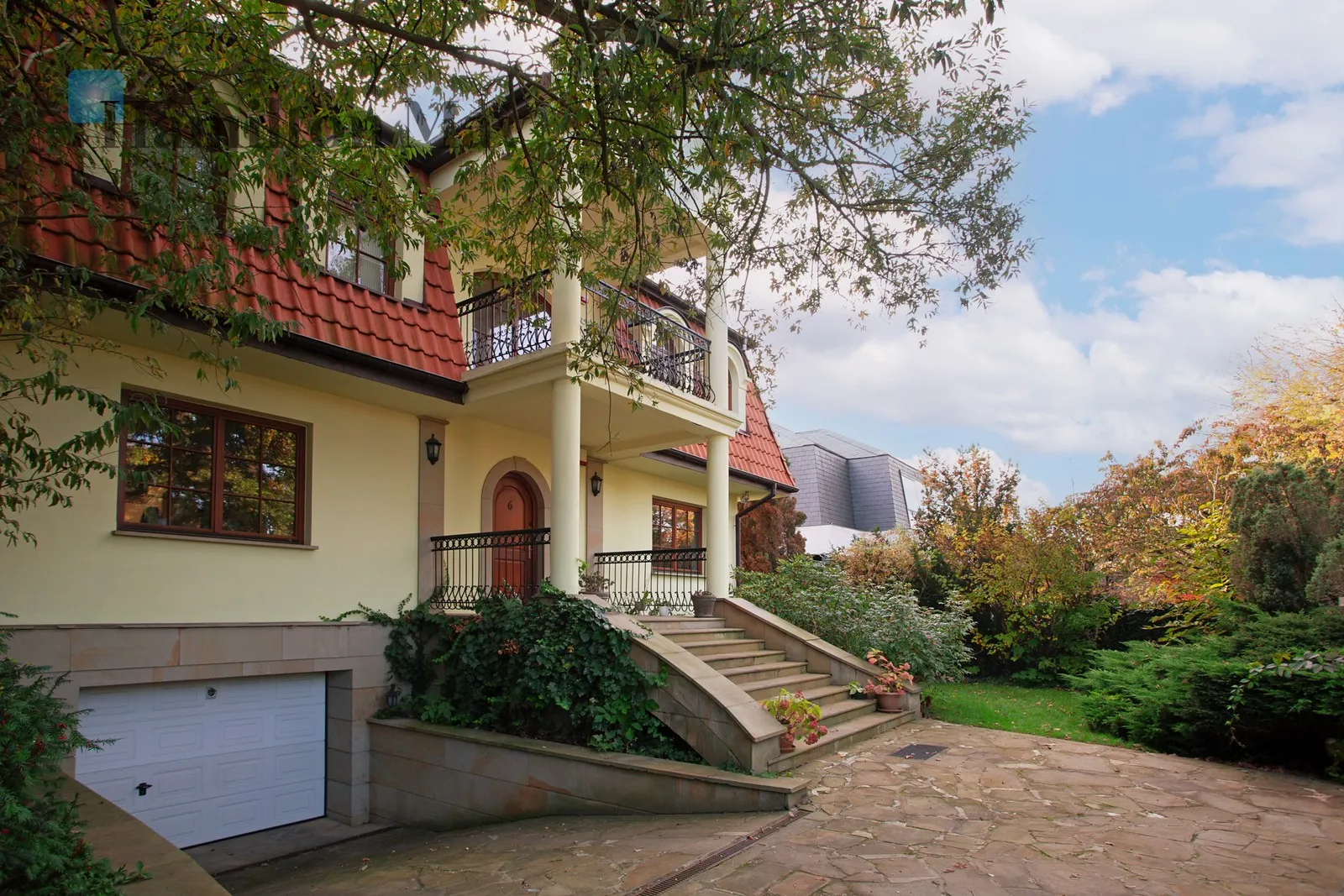 A spacious detached house in the immediate vicinity of Decjusza Park in Wola Justowska - slider