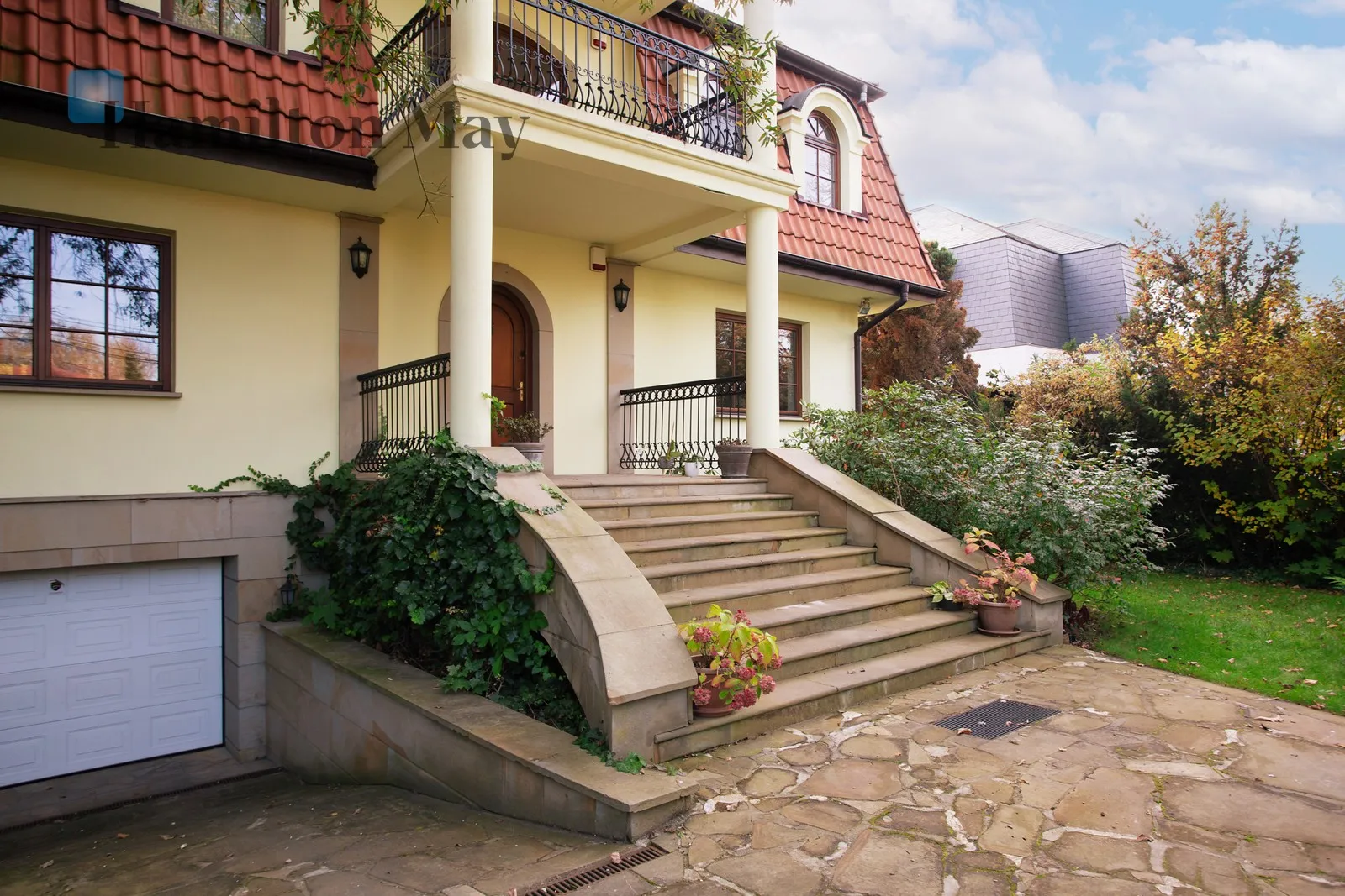 A spacious detached house in the immediate vicinity of Decjusza Park in Wola Justowska - slider