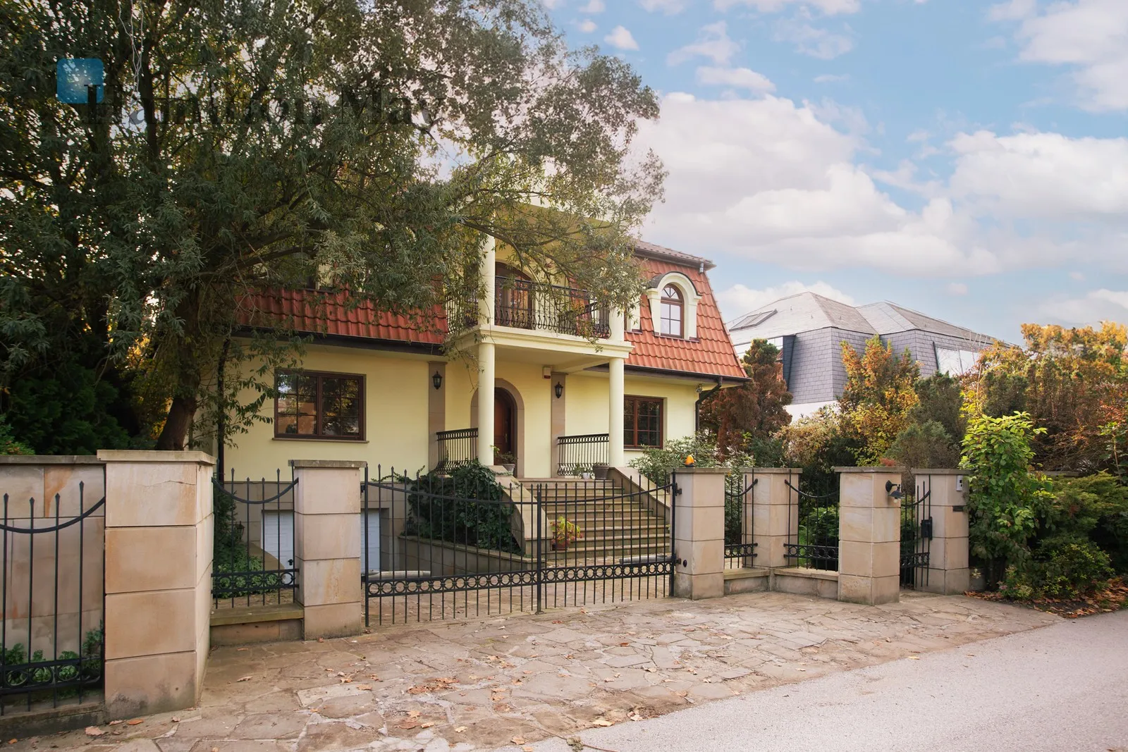 A spacious detached house in the immediate vicinity of Decjusza Park in Wola Justowska - slider