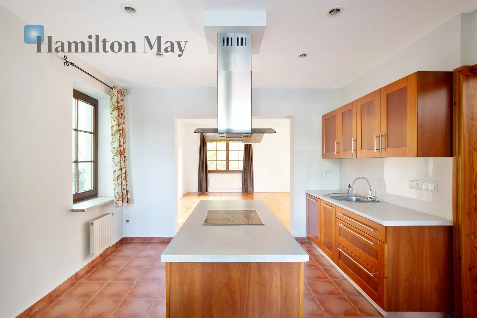 A spacious detached house in the immediate vicinity of Decjusza Park in Wola Justowska - slider