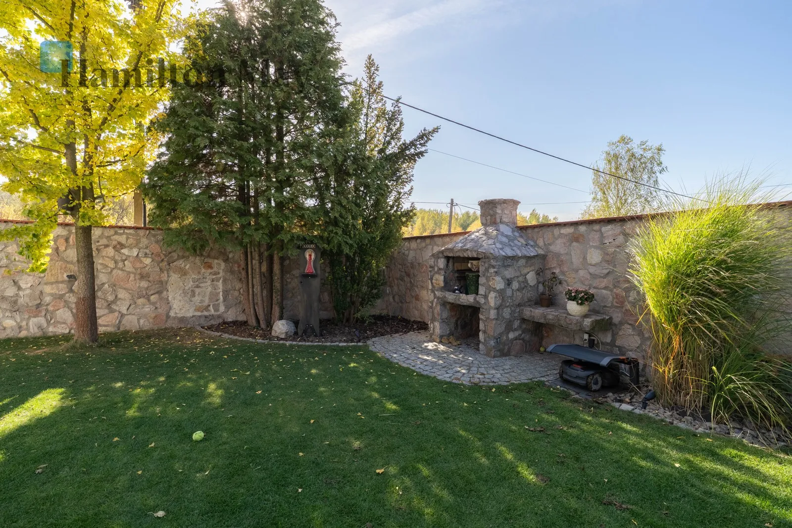 Street: Krakowska Region: Modlniczka Price: 3590000 PLN Bedrooms: 4 Bathrooms: 3 Plot size: 750m2 Price/m2: 9782 PLN - slider