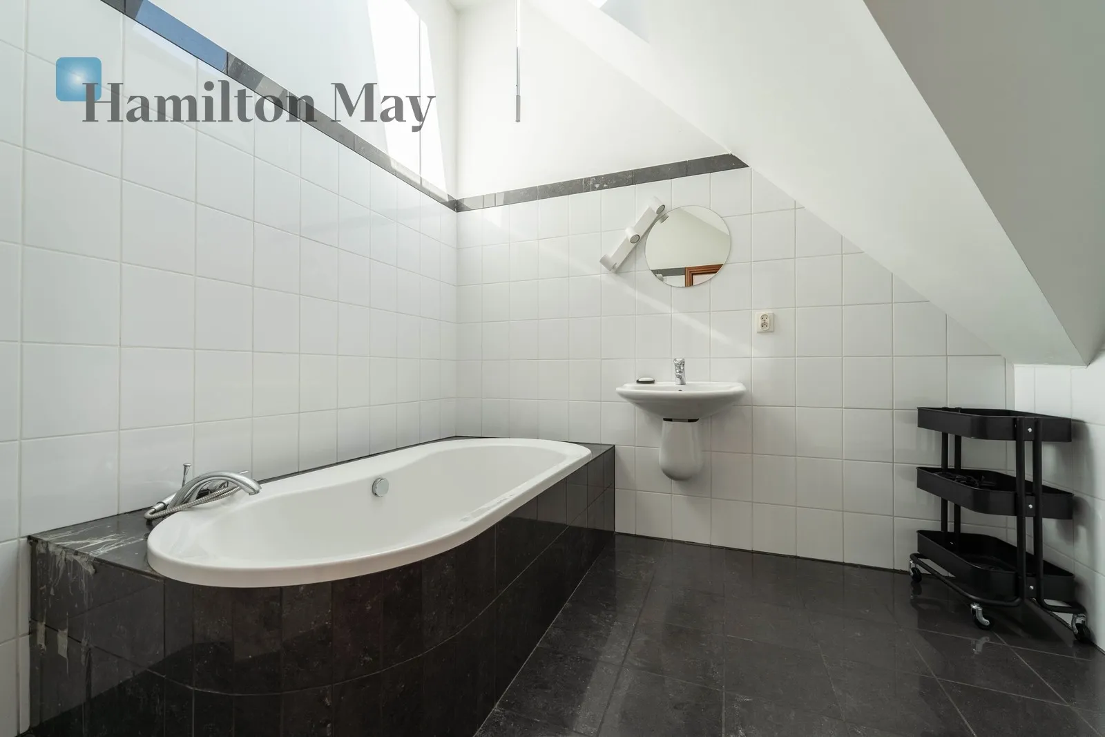 Bathrooms: 3 - slider
