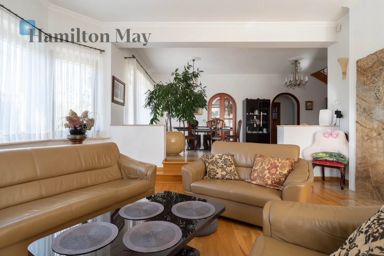 For sale a spacious and functional house located in Modlniczka, situated on a 7.5-acre plot - slider