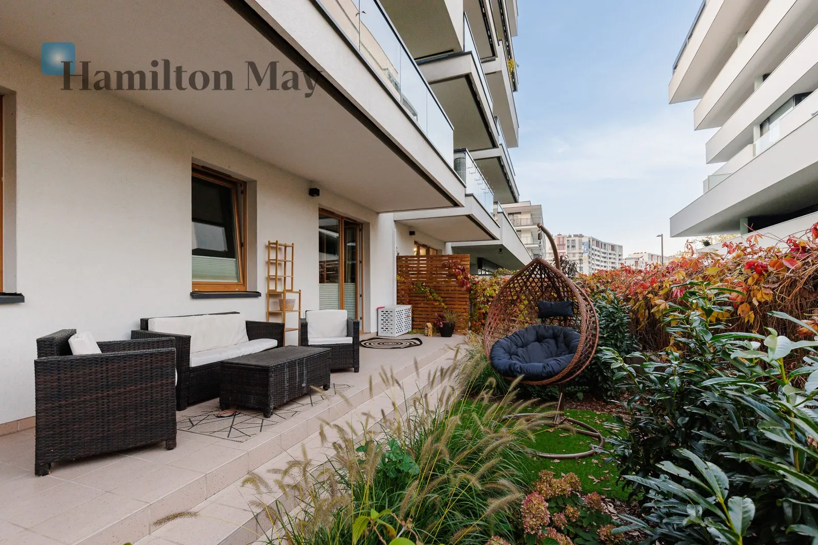 Distance to centre: 4.29 km Price: 4200 PLN Bedrooms: 1 Bathrooms: 1 Size: 48m2 Price/m2: 88 PLN - slider