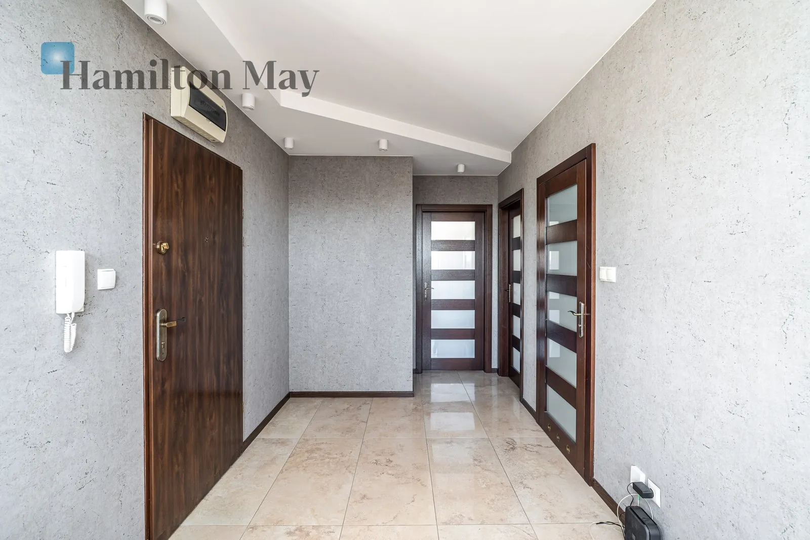 Street: Kamienna Region: Stare Miasto Distance to centre: 1.6 km Level: 6 Price: 1070000 PLN Bedrooms: 2 Bathrooms: 1 Size: 58m2 - slider