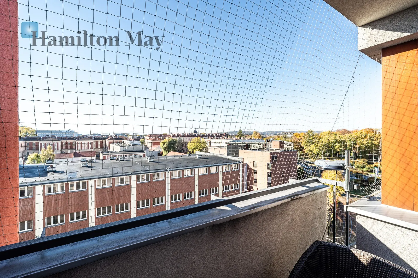 Region: Stare Miasto Distance to centre: 1.6 km Level: 6 Price: 1070000 PLN Bedrooms: 2 Bathrooms: 1 - slider
