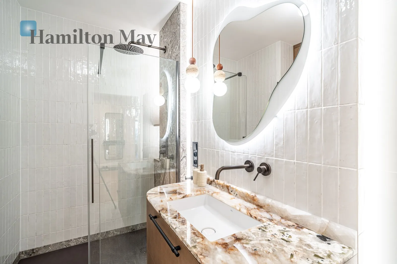 Level: 4 Price: 7900 PLN Bedrooms: 2 Bathrooms: 1 Size: 79m2 Price/m2: 100 PLN - slider