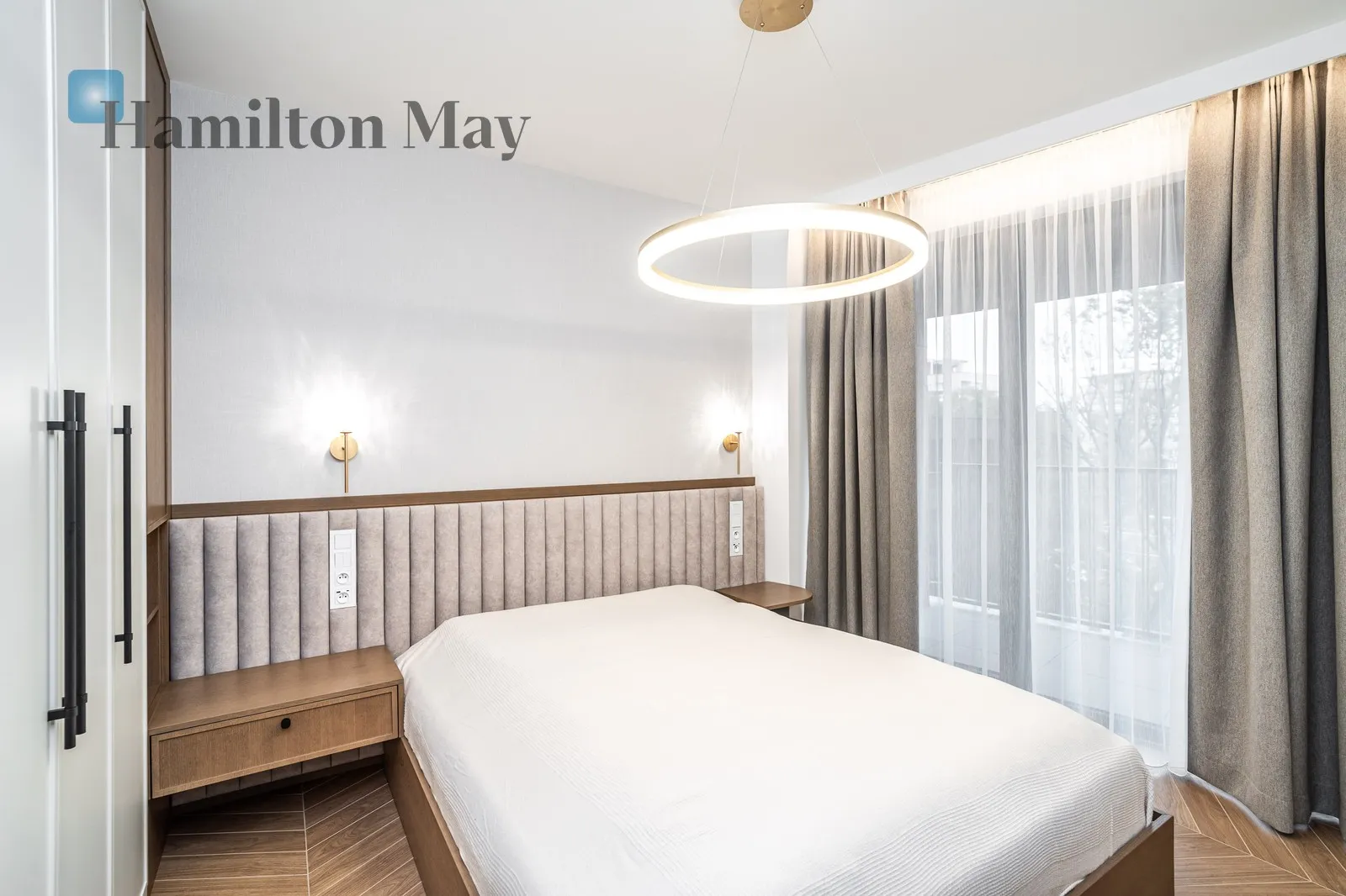 Distance to centre: 3.35 km Level: 4 Price: 7900 PLN Bedrooms: 2 Bathrooms: 1 Size: 79m2 Price/m2: 100 PLN - slider