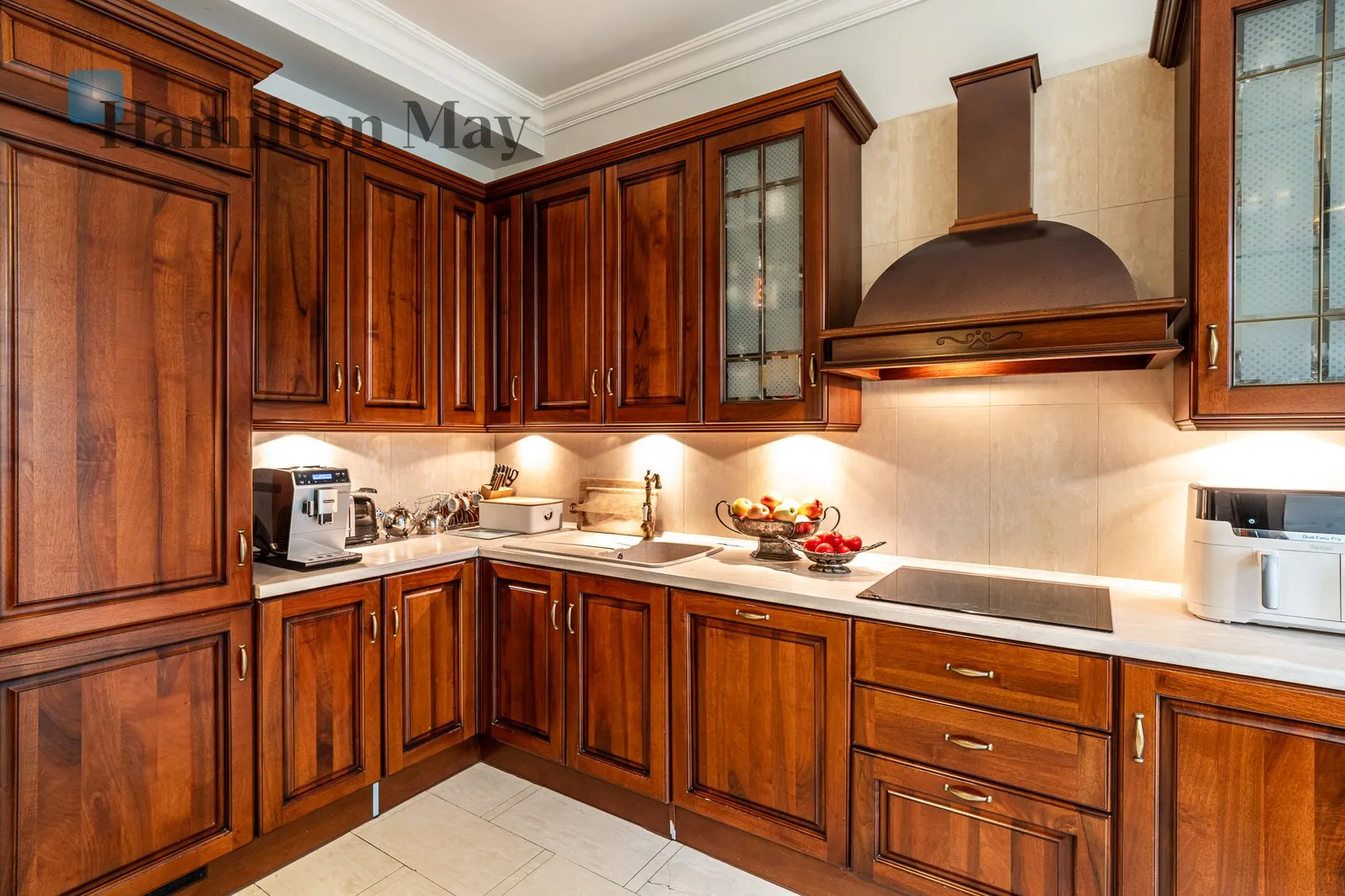 Region: Stare Miasto Distance to centre: 0.59 km Level: 4 Price: 2800000 PLN Bedrooms: 3 Bathrooms: 2 Size: 113m2 Price/m2: 24779 PLN - slider