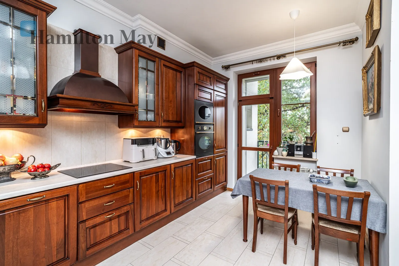 City: Kraków Street: Sereno Fenn'a Region: Stare Miasto Distance to centre: 0.59 km Level: 4 Price: 2800000 PLN Bedrooms: 3 - slider