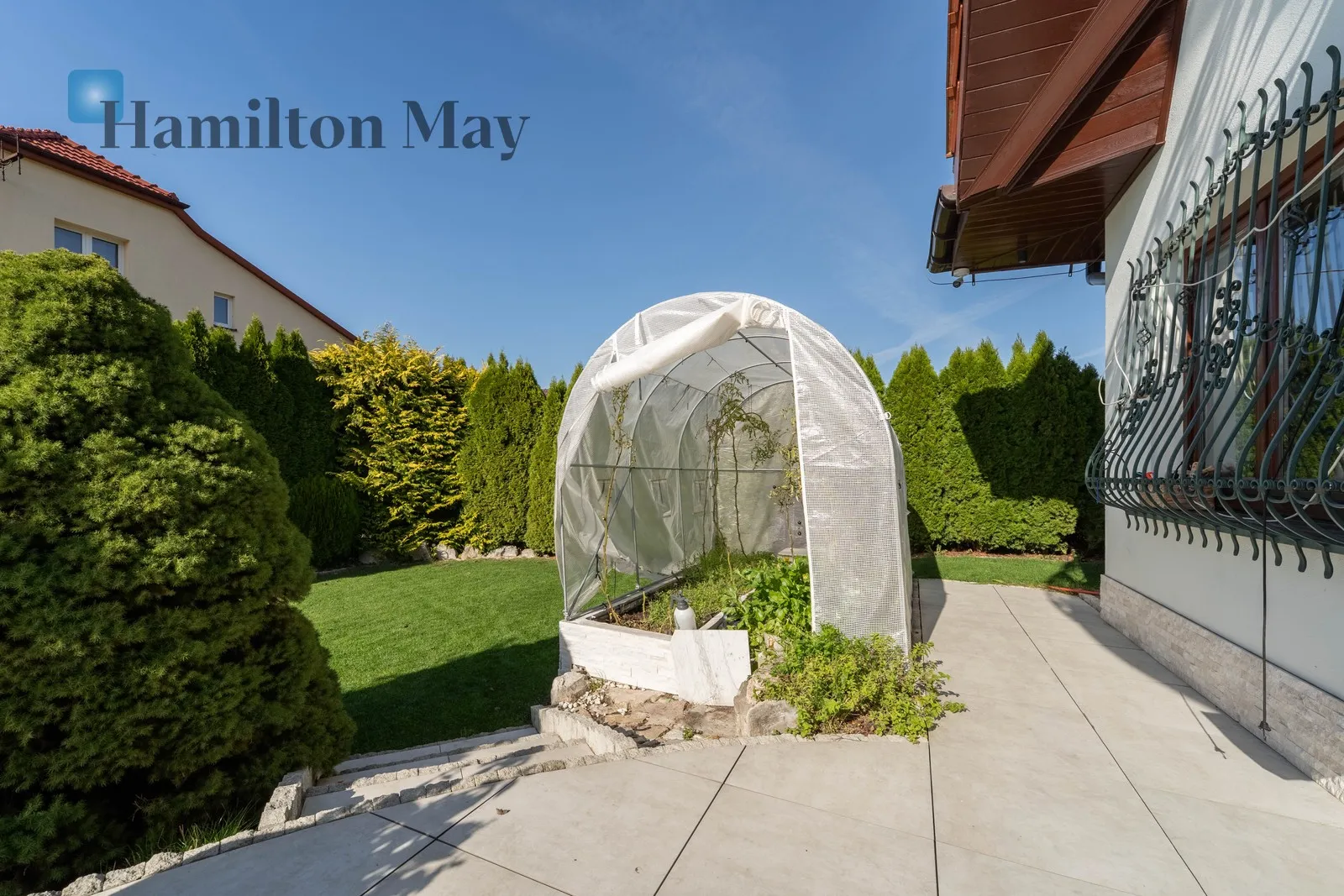 For sale a spacious and functional house located in Modlniczka, situated on a 7.5-acre plot - slider