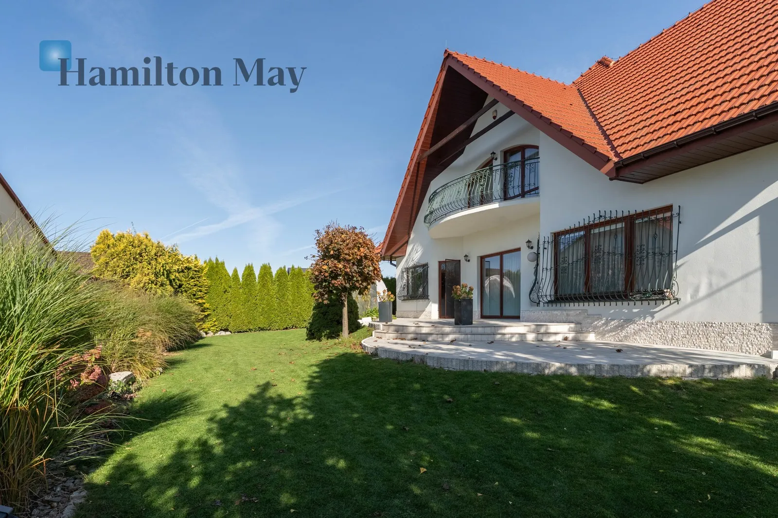 For sale a spacious and functional house located in Modlniczka, situated on a 7.5-acre plot - slider