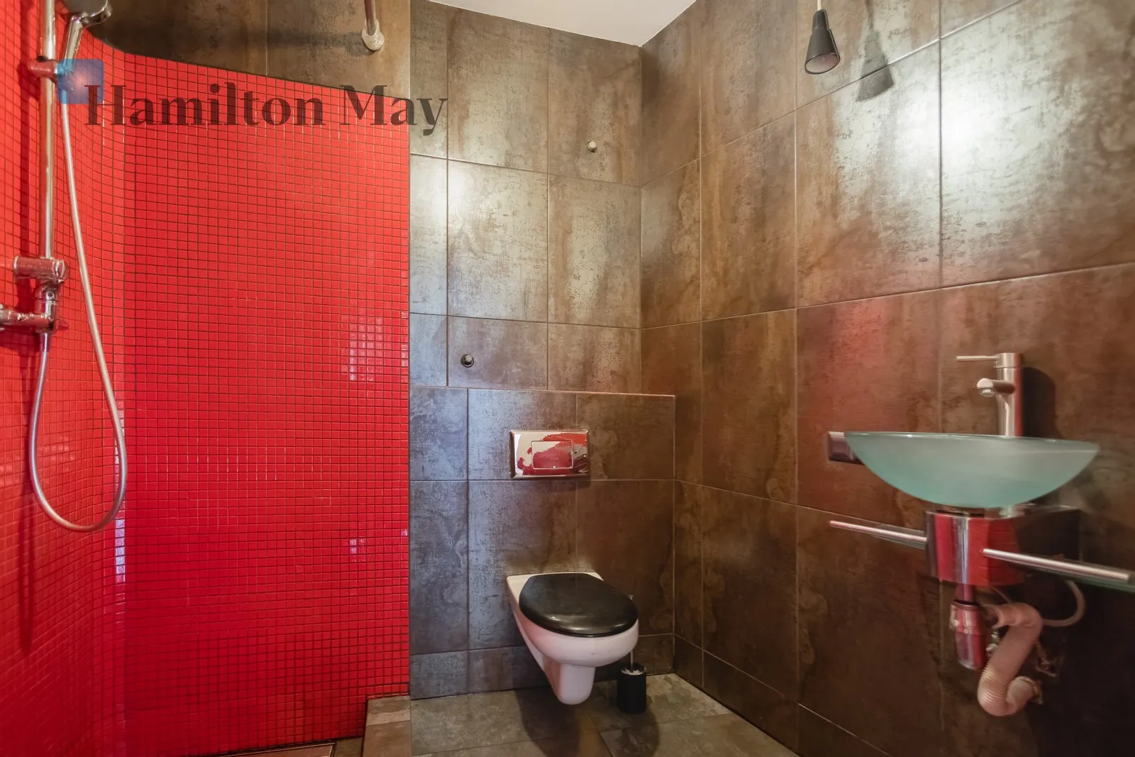 Price: 5500 PLN Bedrooms: 3 Bathrooms: 2 Plot size: 875m2