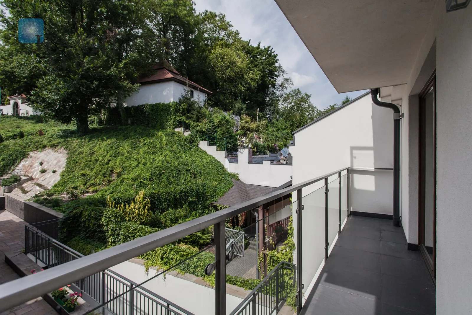 Region: Zwierzyniec Subregion: Salwator Distance to centre: 1 km Level: 2 Price: 4900 PLN Bedrooms: 2 - slider