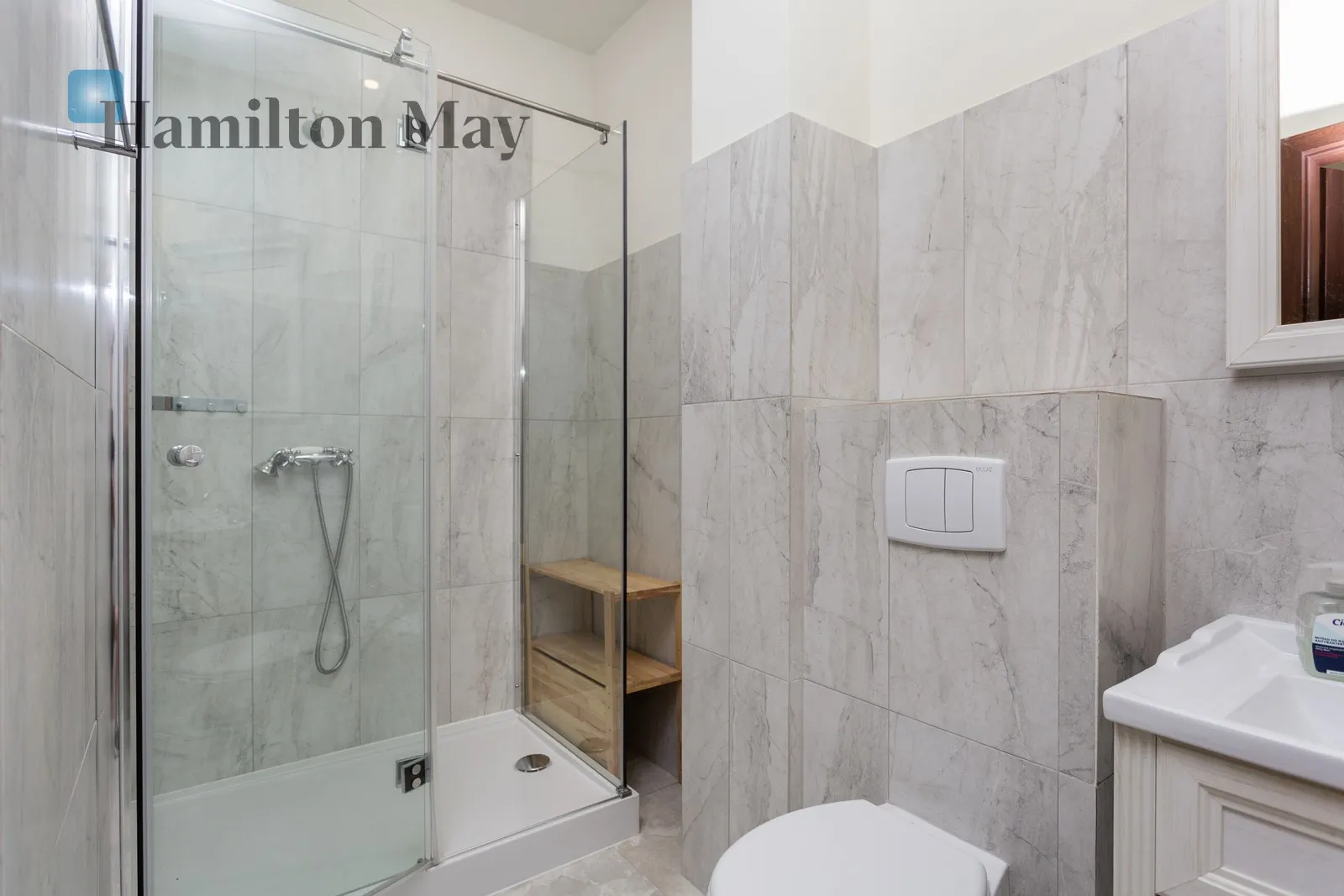 Distance to centre: 8.27 km Price: 7000 PLN Bedrooms: 3 Bathrooms: 2 Plot size: 500m2 - slider