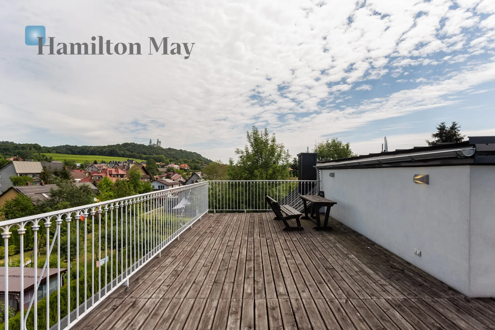 Subregion: Bielany Distance to centre: 8.27 km Price: 7000 PLN Bedrooms: 3