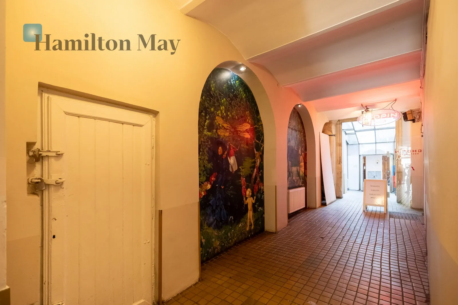 City: Kraków Street: Rynek Główny Region: Rynek Główny, Kraków Distance to centre: 0.11 km Level: 2 Price: 12000 PLN - slider