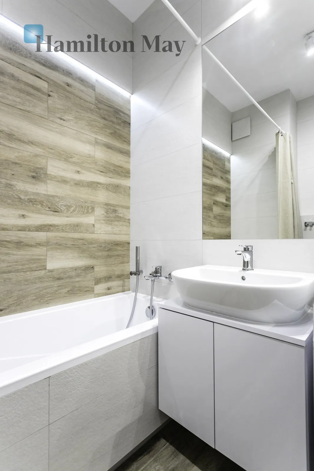 Region: Wola Subregion: Mirów Distance to centre: 1.77 km Level: 3 Price: 8000 PLN Bedrooms: 2 Bathrooms: 1 - slider
