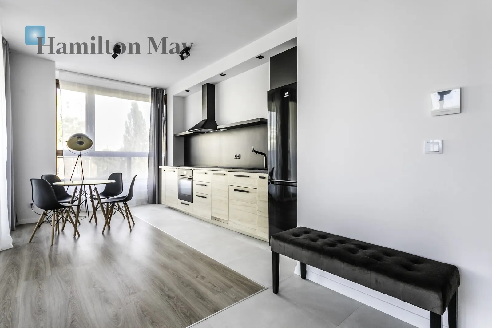 Street: Krochmalna Region: Wola Subregion: Mirów Distance to centre: 1.77 km Level: 3 Price: 8000 PLN Bedrooms: 2 Bathrooms: 1 Size: 62m2 - slider