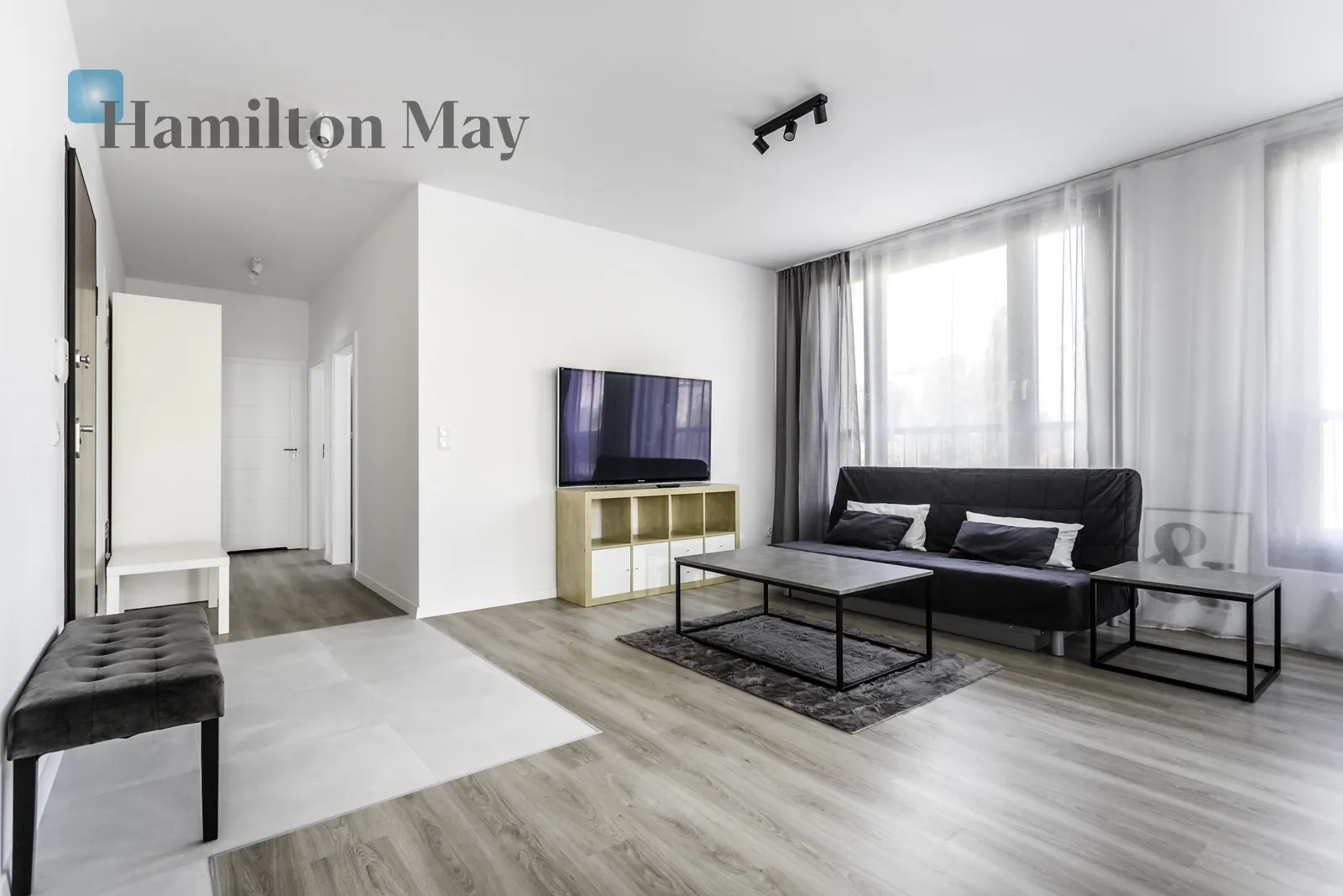 Street: Krochmalna Region: Wola Subregion: Mirów Distance to centre: 1.77 km Level: 3 Price: 8000 PLN Bedrooms: 2 Bathrooms: 1 Size: 62m2 Price/m2: 129 PLN - slider