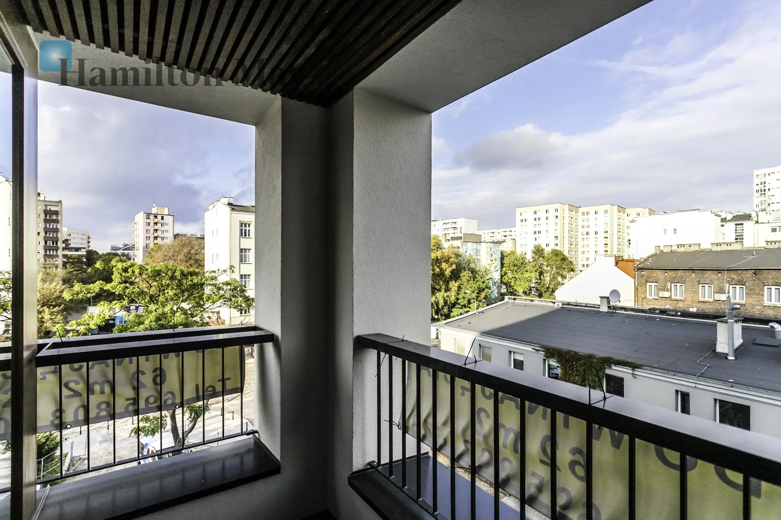 Distance to centre: 1.77 km Level: 3 Price: 8000 PLN Bedrooms: 2 Bathrooms: 1 Size: 62m2 Price/m2: 129 PLN - slider