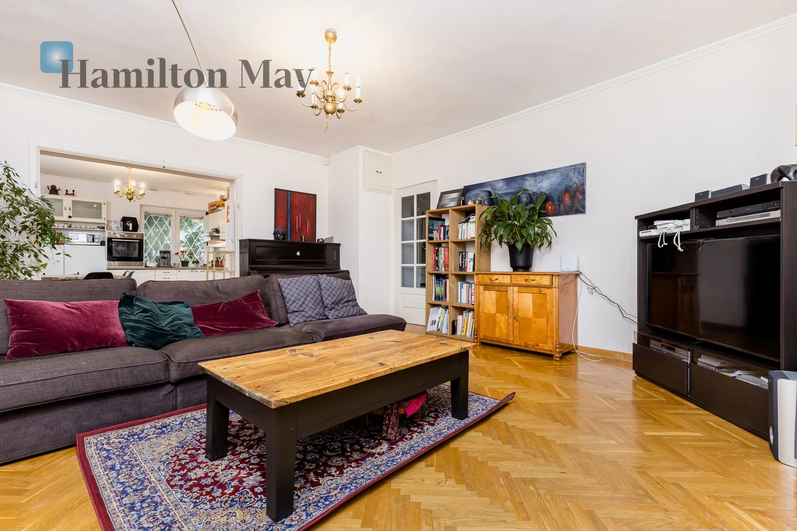 City: Warszawa Street: Królowej Marysieńki Region: Wilanów Subregion: Wilanów Wysoki Distance to centre: 8.07 km Level: 1 Price: 6000 PLN Bedrooms: 3 Bathrooms: 1 Size: 108m2 - slider