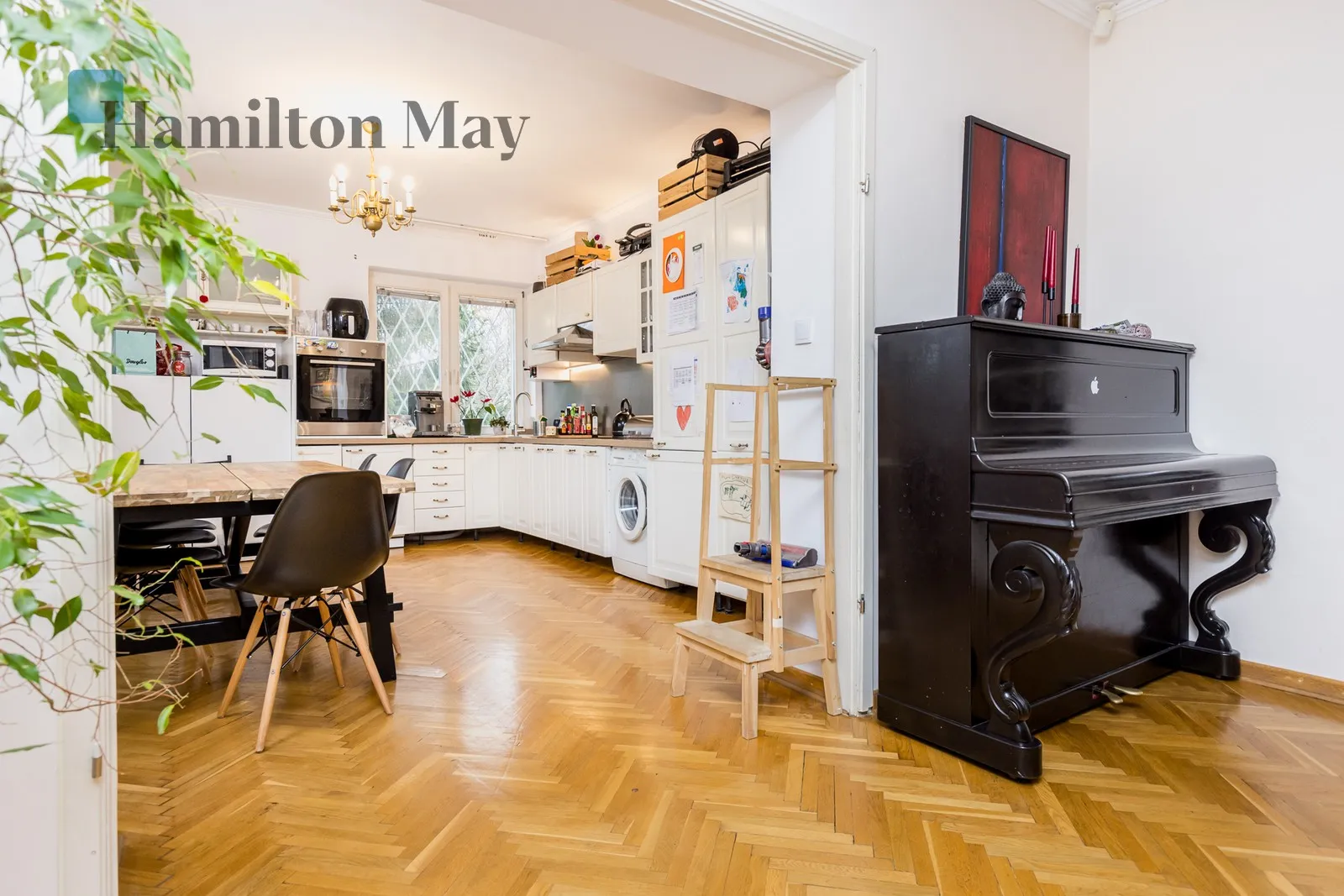 City: Warszawa Street: Królowej Marysieńki Region: Wilanów Subregion: Wilanów Wysoki Distance to centre: 8.07 km Level: 1 Price: 6000 PLN Bedrooms: 3 Bathrooms: 1 - slider