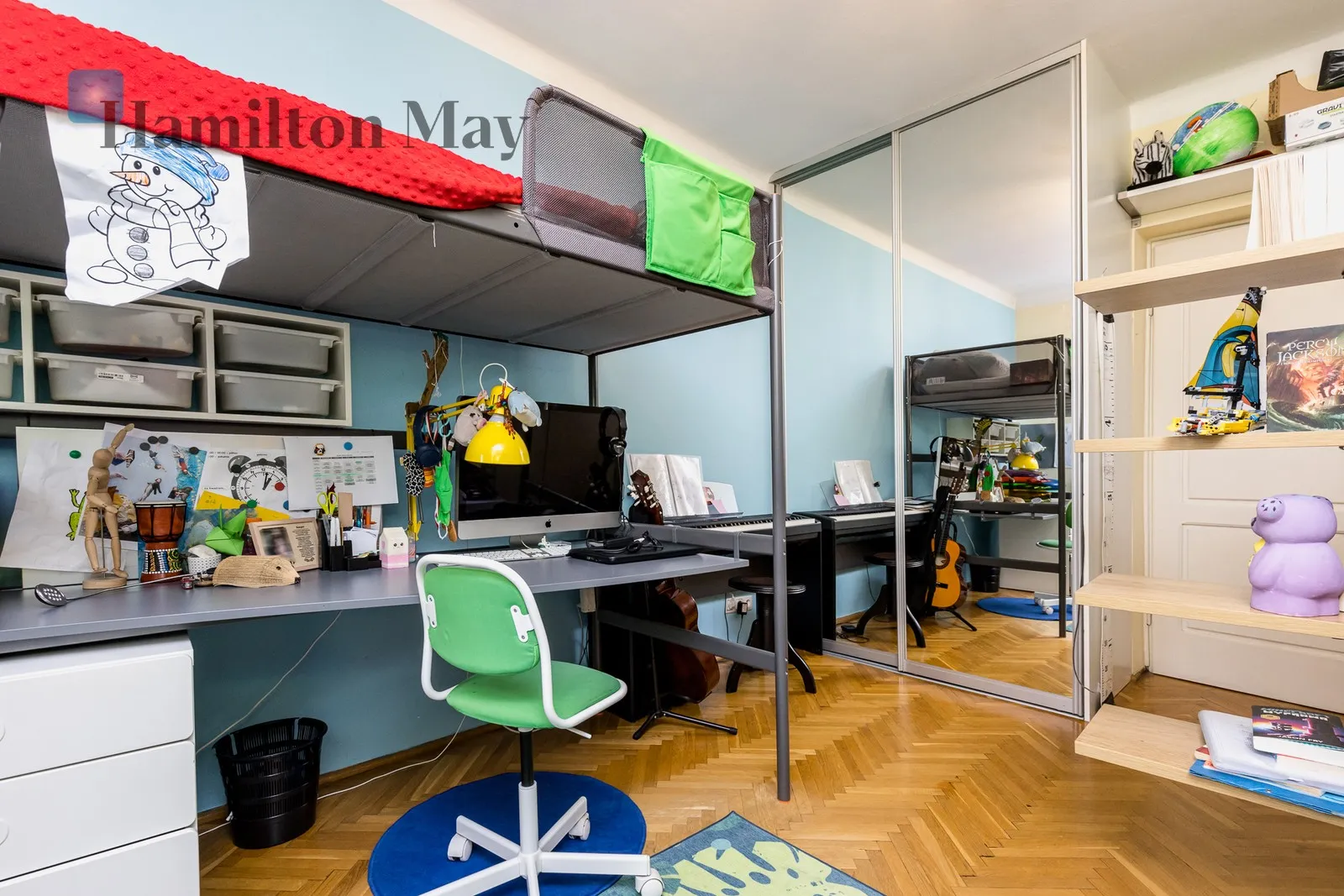 Region: Wilanów Subregion: Wilanów Wysoki Distance to centre: 8.07 km Level: 1 Price: 6000 PLN Bedrooms: 3 Bathrooms: 1 - slider