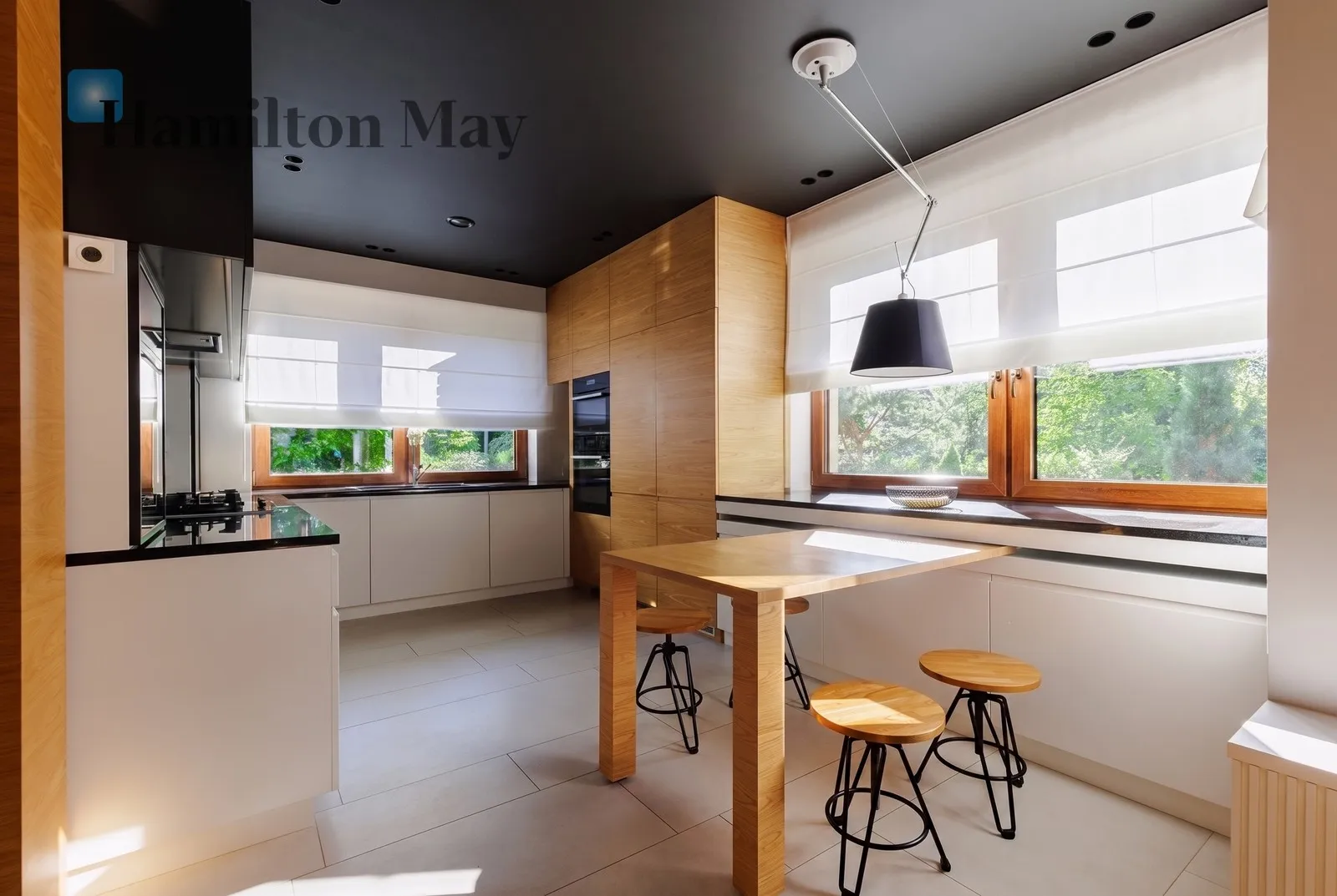 Street: Zielona Region: Struga Level: -9 Price: 4900000 PLN Bedrooms: 4 Bathrooms: 3 - slider