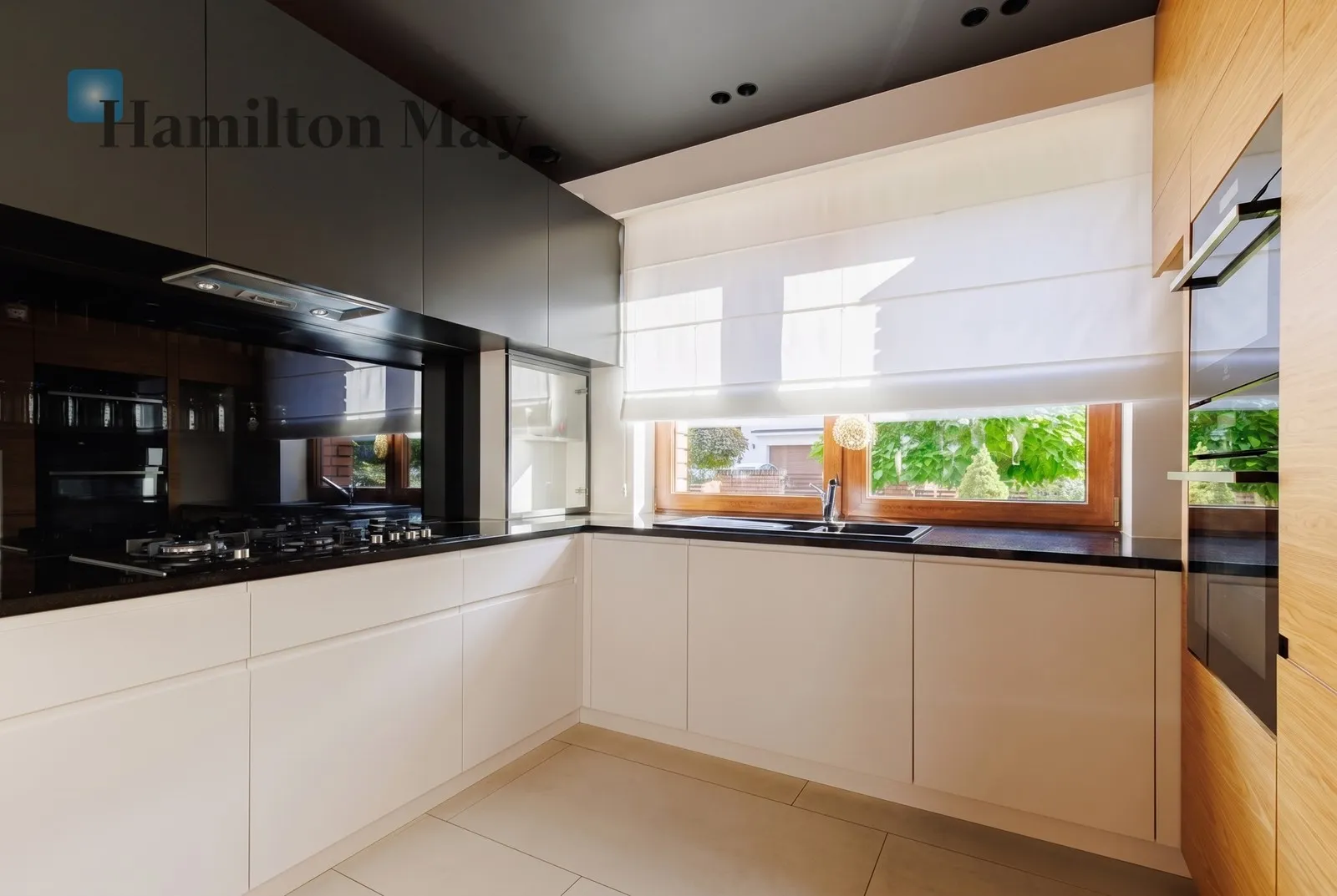 Region: Struga Level: -9 Price: 4900000 PLN Bedrooms: 4 Bathrooms: 3 Plot size: 2500m2 - slider