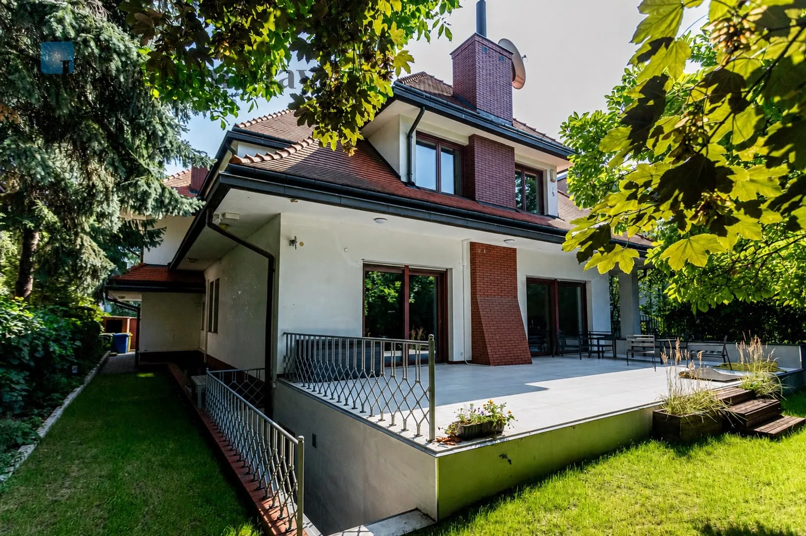 Розкішний будинок з басейном у старих Бєланах - slider