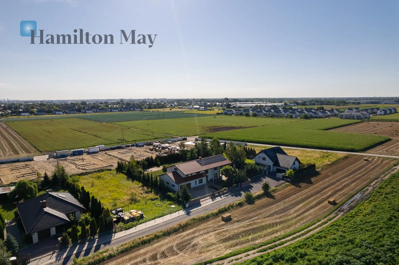 City: Duchnice Street: Duchnicka Region: Duchnice Distance to centre: 4.03 km Price: 975000 PLN Bedrooms: null Bathrooms: null Plot size: 1120m2 Price/m2: Infinity PLN - slider