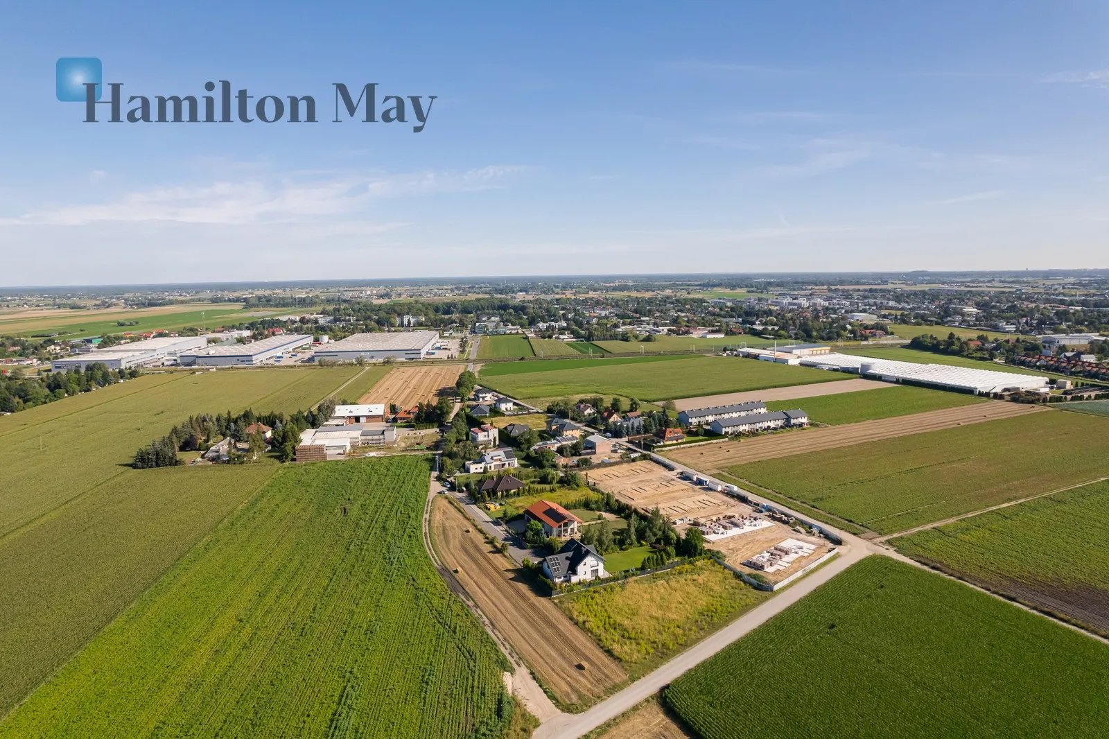 Region: Duchnice Distance to centre: 4.03 km Price: 975000 PLN Bedrooms: null Bathrooms: null Plot size: 1120m2 Price/m2: Infinity PLN - slider