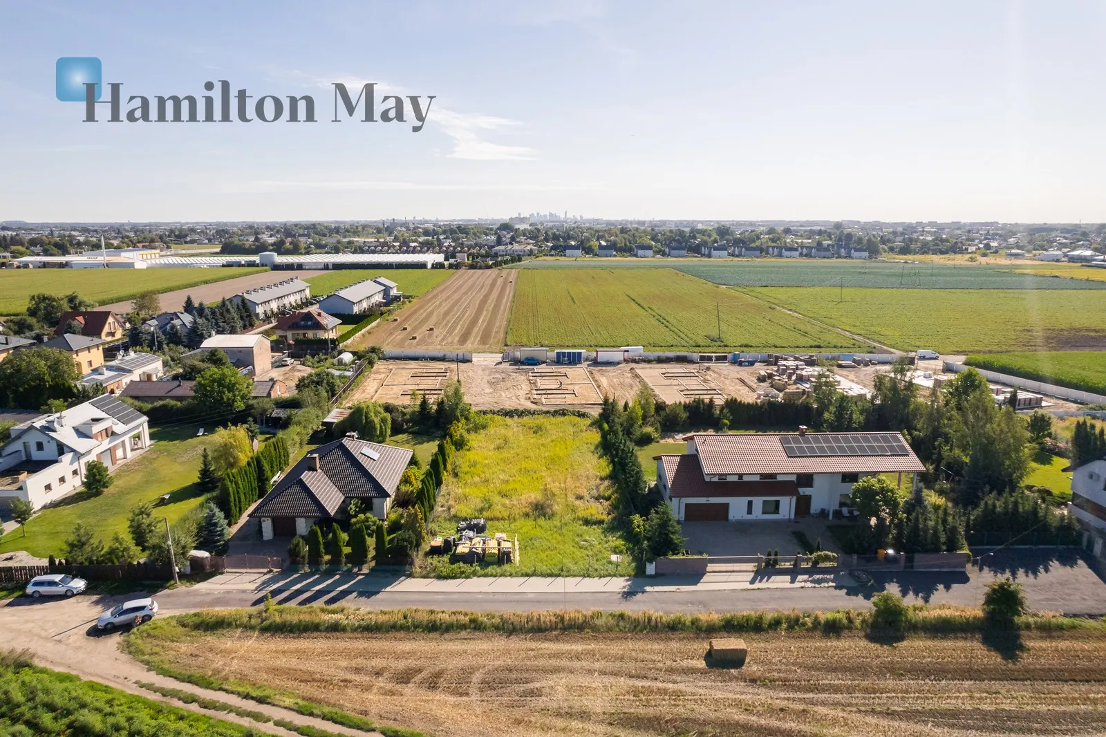 City: Duchnice Street: Duchnicka Region: Duchnice Distance to centre: 4.03 km Price: 975000 PLN Bedrooms: null Bathrooms: null Plot size: 1120m2 - slider