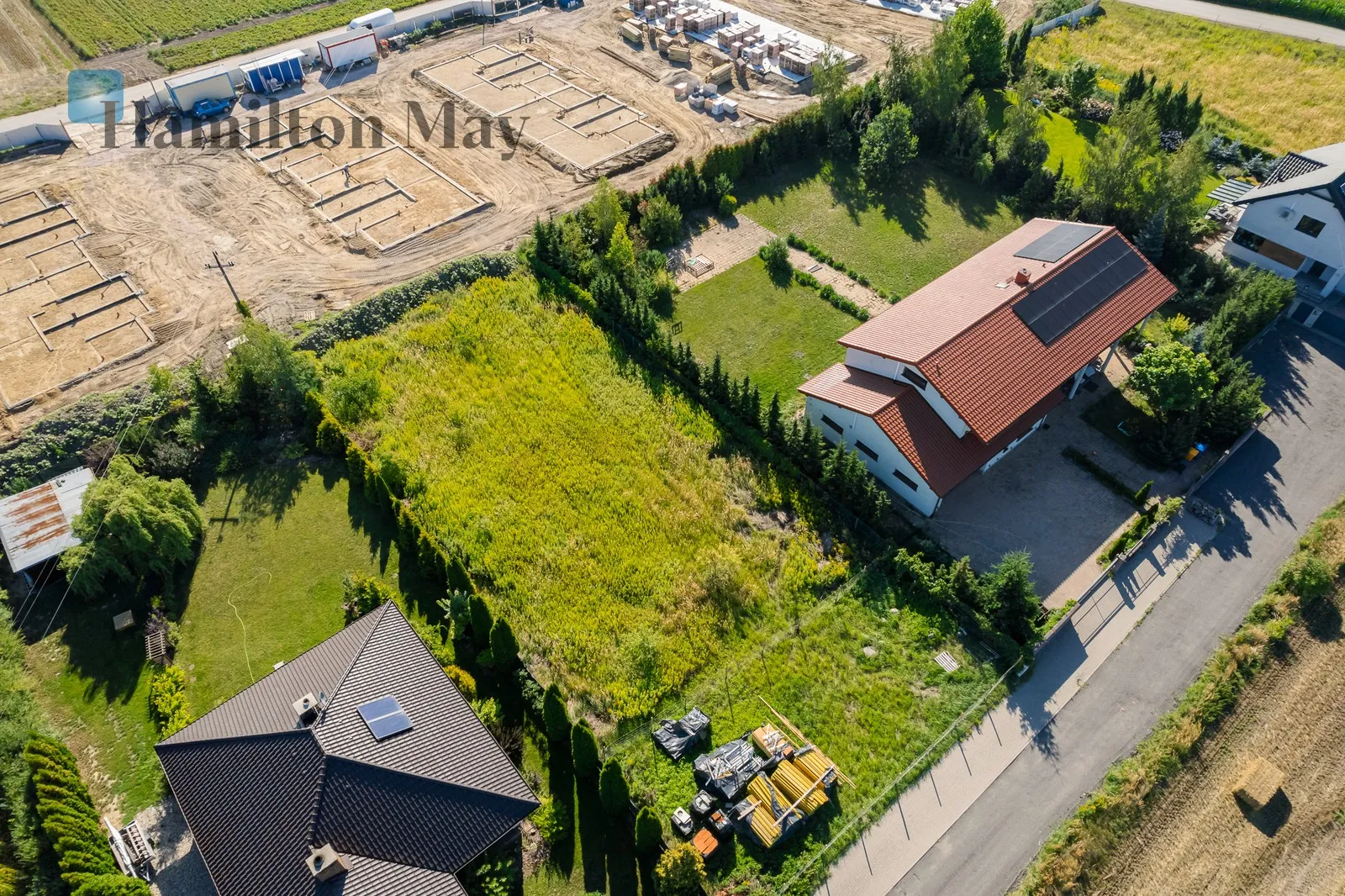 Street: Duchnicka Region: Duchnice Distance to centre: 4.03 km Price: 975000 PLN Bedrooms: null - slider