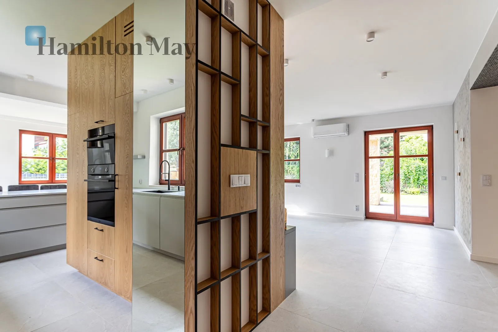 City: Warszawa Street: Jara Region: Wilanów Subregion: Zawady Price: 16000 PLN Bedrooms: 5 Bathrooms: 3 - slider