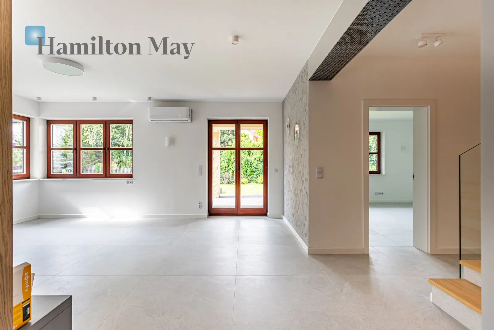 Street: Jara Region: Wilanów Subregion: Zawady Price: 16000 PLN Bedrooms: 5 Bathrooms: 3 Plot size: 800m2 Price/m2: 62 PLN - slider