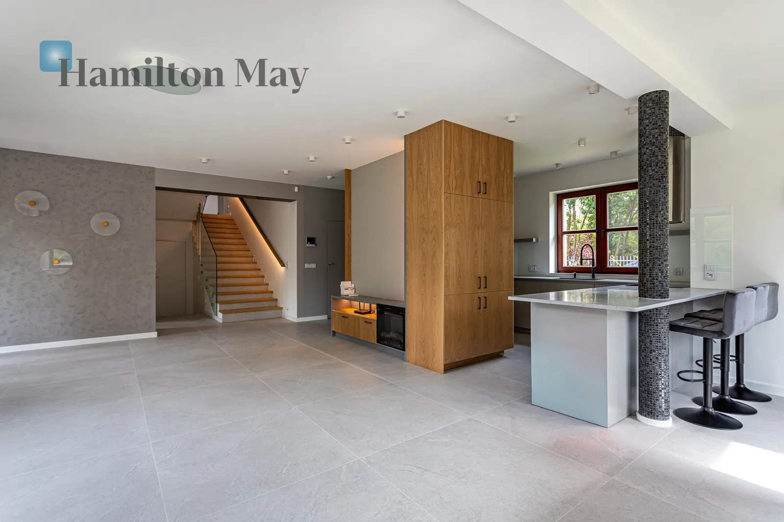 City: Warszawa Street: Jara Region: Wilanów Subregion: Zawady Price: 16000 PLN Bedrooms: 5 - slider