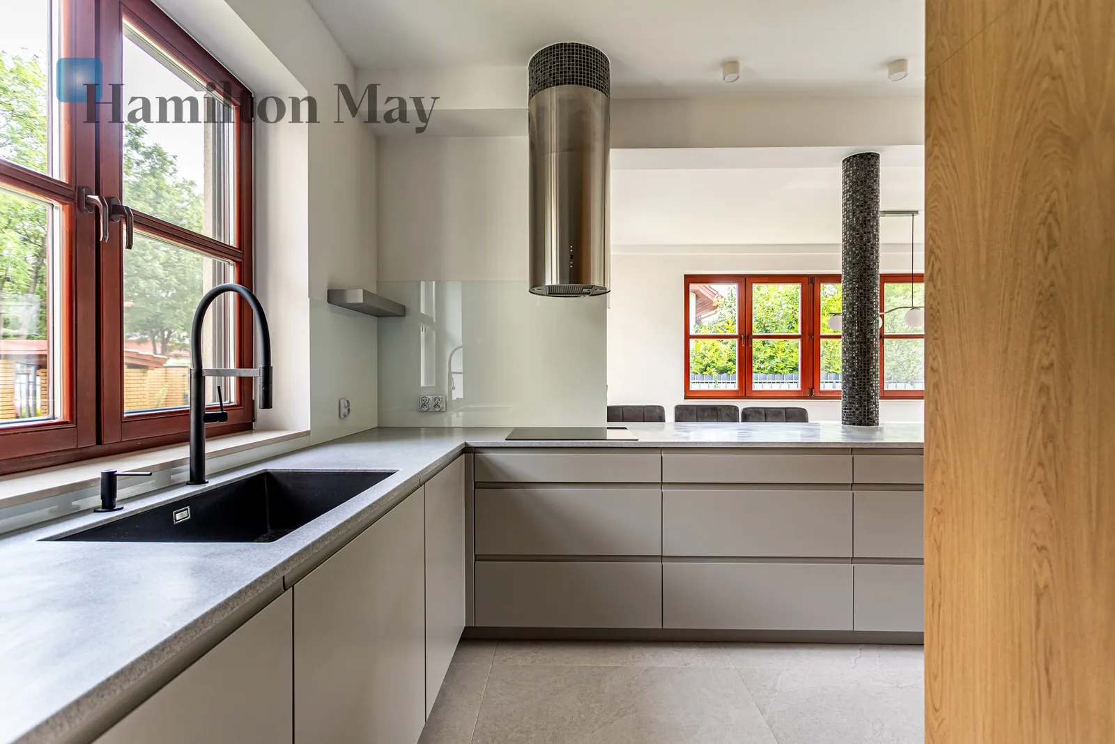 Subregion: Zawady Price: 16000 PLN Bedrooms: 5 Bathrooms: 3 Plot size: 800m2 Price/m2: 62 PLN - slider